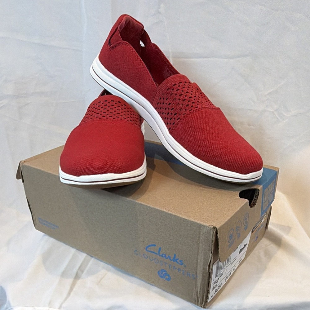 Clarks Cloudsteppers Breeze Vibe Red Slip On Loafers Women's Size 8.5 W 81895